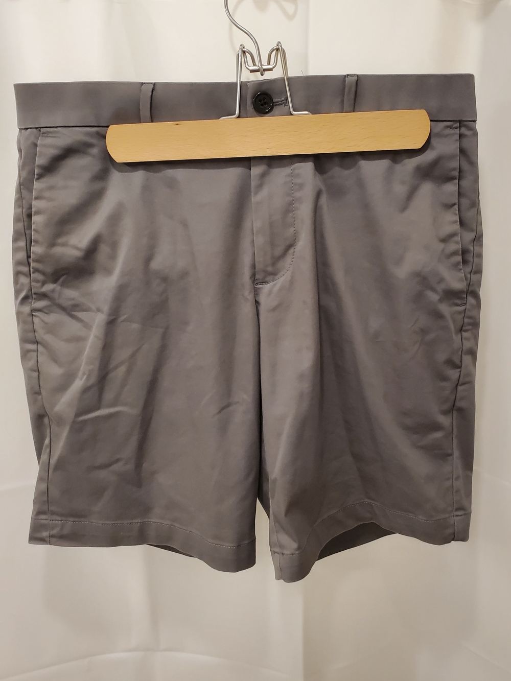 Banana Republic Gray Flat-Front Men's Shorts -- Cotton Blend